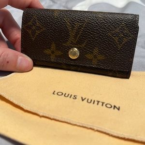 Louis Vuitton key cles